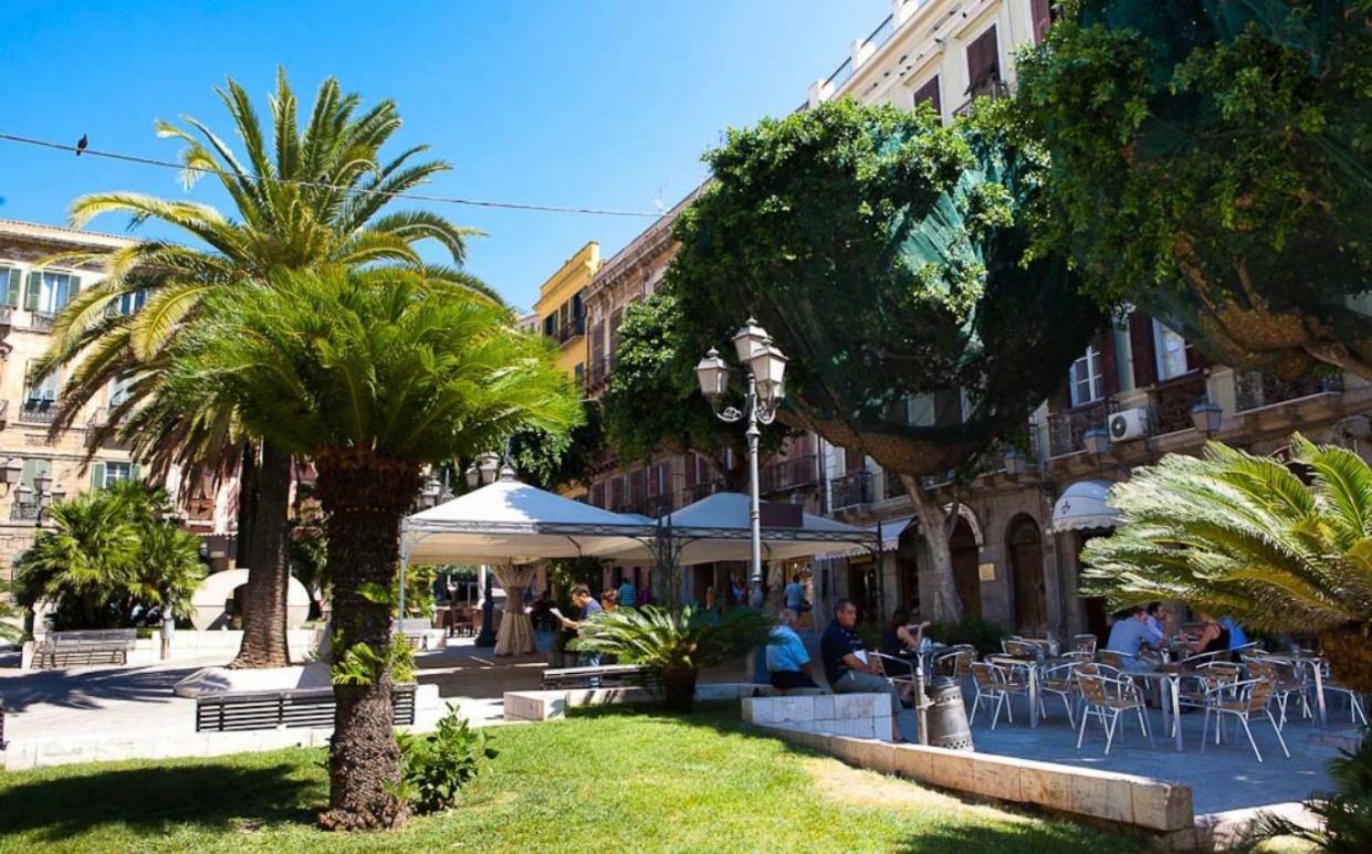 Al Corso Bed & Breakfast Cagliari Bagian luar foto